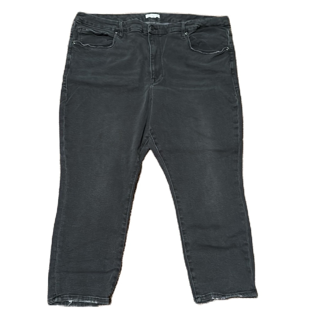 Good American Black Crop Plus Sz 22. Destruction style detail on back pockets